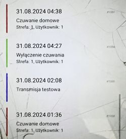 Zrzut ekranu z aplikacji alarmowej pokazujący historię zdarzeń z datą i godziną.