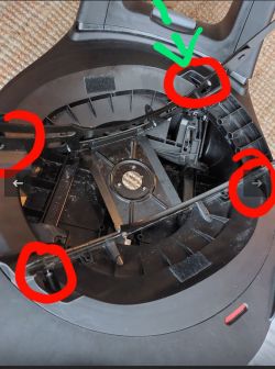 How do I remove the Britax Römer Dualfix M i-Size car seat?