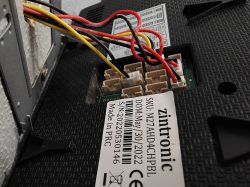 Wideodomofon sterujący elektrozaczepem, z dodatkowymi kamerami