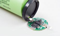 Przerobienie zasilania lampki LED z USB na baterie - czy to możliwe?