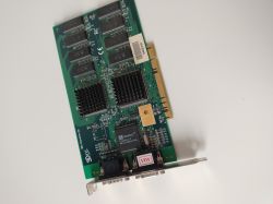 Karta graficzna 3Dfx Voodoo 1 na białym tle.