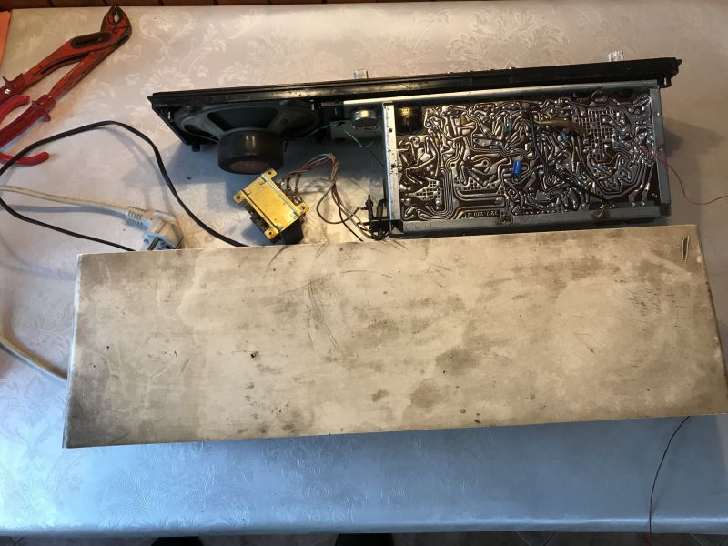 Radio z kuchni PRL-u - Unitra, Ludwik DMT-408 - galeria, wnętrze, schemat Radio z kuchni PRL-u - Unitra, Ludwik DMT-408 - galeria, wnętrze, schemat