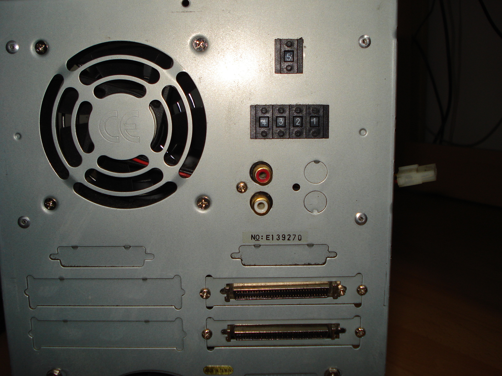 Skrzynka z dyskami SCSI External SCSI Hard Drive Case