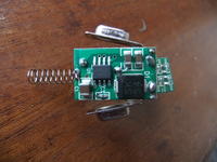 Czy ładowarka samochodowa USB dostarcza 3A na oba gniazda czy tylko jedno?