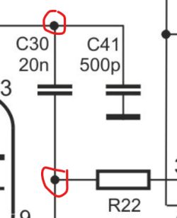 Dwa czerwone oznaczenia punktów pomiarowych na schemacie kondensatorów C30 i R22.