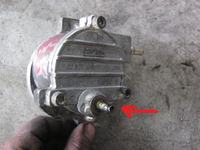 Astra G 1.7 X17DTL - Czy z króćca vacum pompy powinno lecieć powietrze?