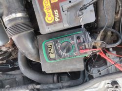 Alfa 147 rozrusznik czy aku - Rozrusznik rozładowuje akumulator.