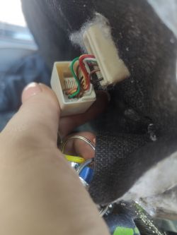 Samochód zabezpieczony przed podpieciem komputera diagnostycznego.