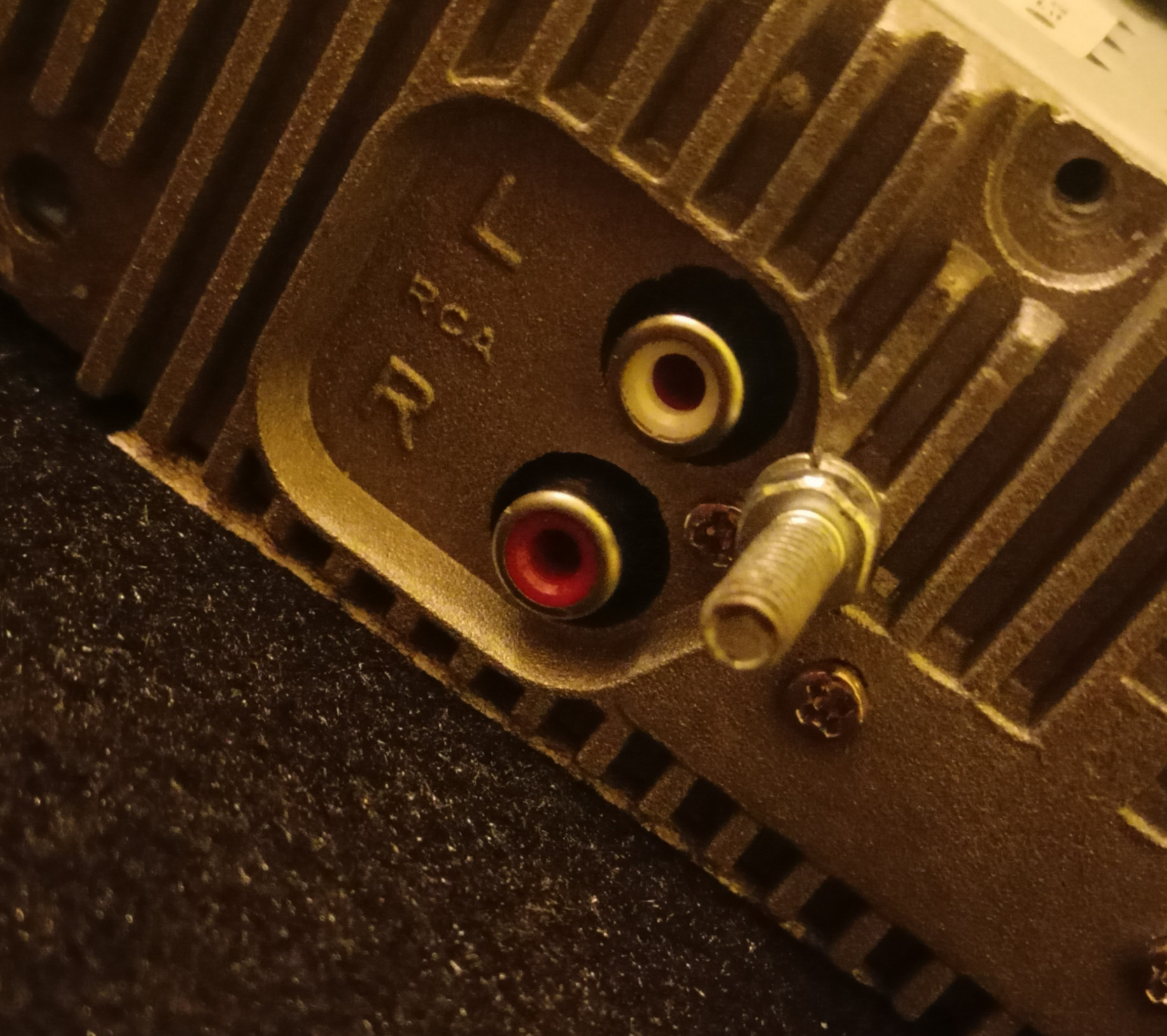 Podłączenie subwoofera Blaupunkt GTb 1200ES do radia samochodowego