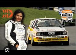 Kobieta w kombinezonie rajdowym stojąca obok rajdowego Audi.