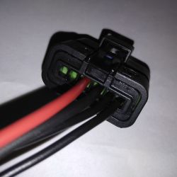 Jak wyjąć przewody z terminalami z złącza SICMA 6 pin?