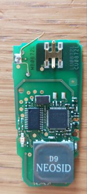 Wymiana pamięci w kluczyku Keyless VW Passat B7 2014 - różnica między cewkami NEOSID C7 i D9