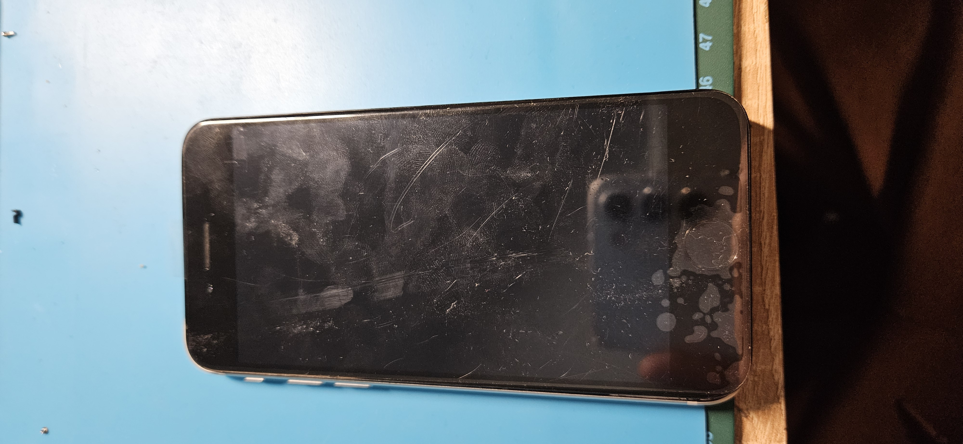 iPhone SE 2020 - ekran nic nie wyświetla po wymianie.
