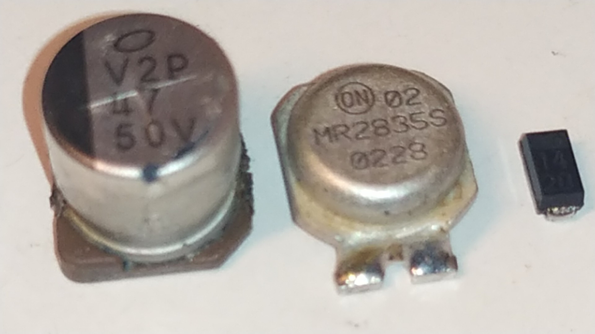 Identyfikacja diody SMD 1428 i elementu MR2835S w sterowniku silnika ...