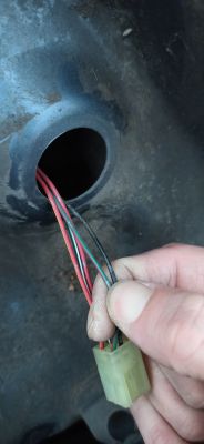 Suzuki Swift 1.3 2007r - Nie świeci lewy stop.