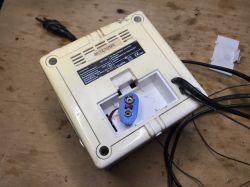 Radio "kostka" z zegarem i budzikiem - Universum UR-1052 Quelle - 1994 Radio "kostka" z zegarem i budzikiem - Universum UR-1052 Quelle - 1994