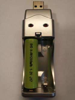 Ładowarka USB, do akumulatorów Ni-MH Made in China - Recenzja