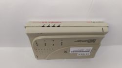 Modem 3Com U.S. Robotics 56K Faxmodem z widocznymi wskaźnikami LED