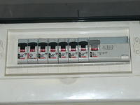High-Pitched Sound from Fuse Box when 3.5 kW Air Conditioner is On in a 12.5 kW Apartment