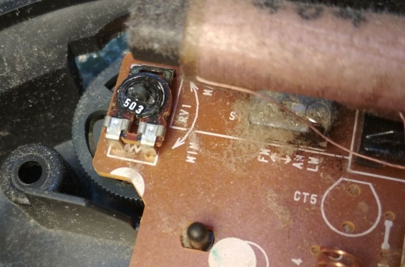 Radiobudzik Sony ICF-C360: wnętrze oraz naprawa, nie można włączyć