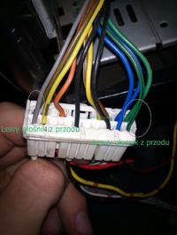 Jak podłączyć nowe głośniki na tylną półkę w samochodzie?