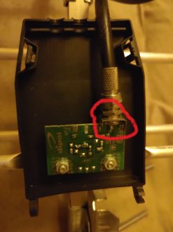 Jak nazywa się zaznaczona część przy symetryzatorze?