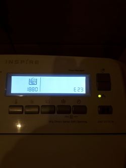 Electrolux EWT 10730W automatycznie przechodzi na odpompowanie - błąd E23