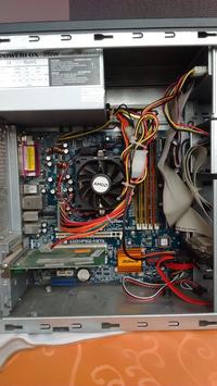 Komputer z płytą główną ASRock FSBIGHz DDR11800 nie wyświetla obrazu