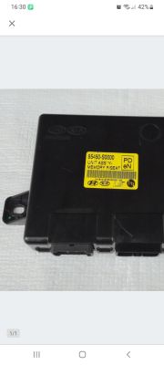 Hyundai i30n: Podłączenie elektryczne fotela - moduł, czerwony i czarny kabel, jak na zdjęciu