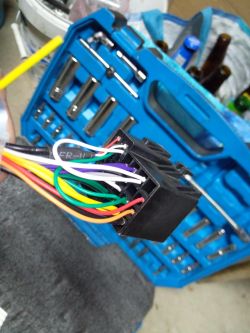 Podłączenie radia 2din Eunavi do Sharan 2006 - Jak prawidłowo podłączyć kostki ISO?