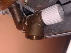 Vaillant VU/VUW PL202/2-5- cieknie zawór bezpieczeństwa.