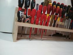 Piętrowy stojak na śrubokręty DIY Piętrowy stojak na śrubokręty DIY