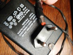 Jaki zamiennik zasilacza do keyboardu na 110V czy konwerter 230V?