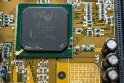 Płyta Gigabyte GA-6BXC - długi powtarzający się pik ze speakera, nic na ekranie