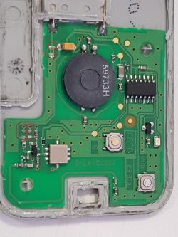 Renault Laguna - Jakie wartości mają urwane elementy na płytce pilota?