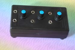 Tłumik-regulator do systemu modularnego eurorack w pudełku Tłumik-regulator do systemu modularnego eurorack w pudełku