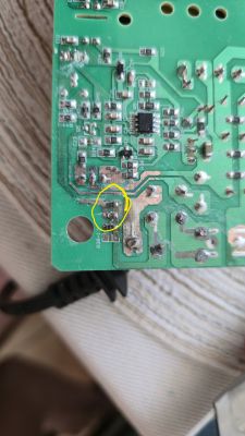 Zasilacz SANS SSLC084V42J 42V po zalaniu - identyfikacja elementów