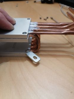 Zmiana orientacji rur heatpipe w chłodzeniu pasywnym na płycie X11SCL-F