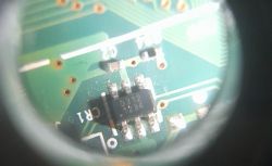 HP LasejJet P1102 - Komunikat o wysokim napięciu na porcie USB