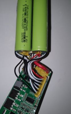 Blaupunkt esc808 bateria 14V? - Problem z napięciem baterii?