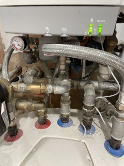 How do you add water to radiators? - Bake de dietrich which valve unscrew?