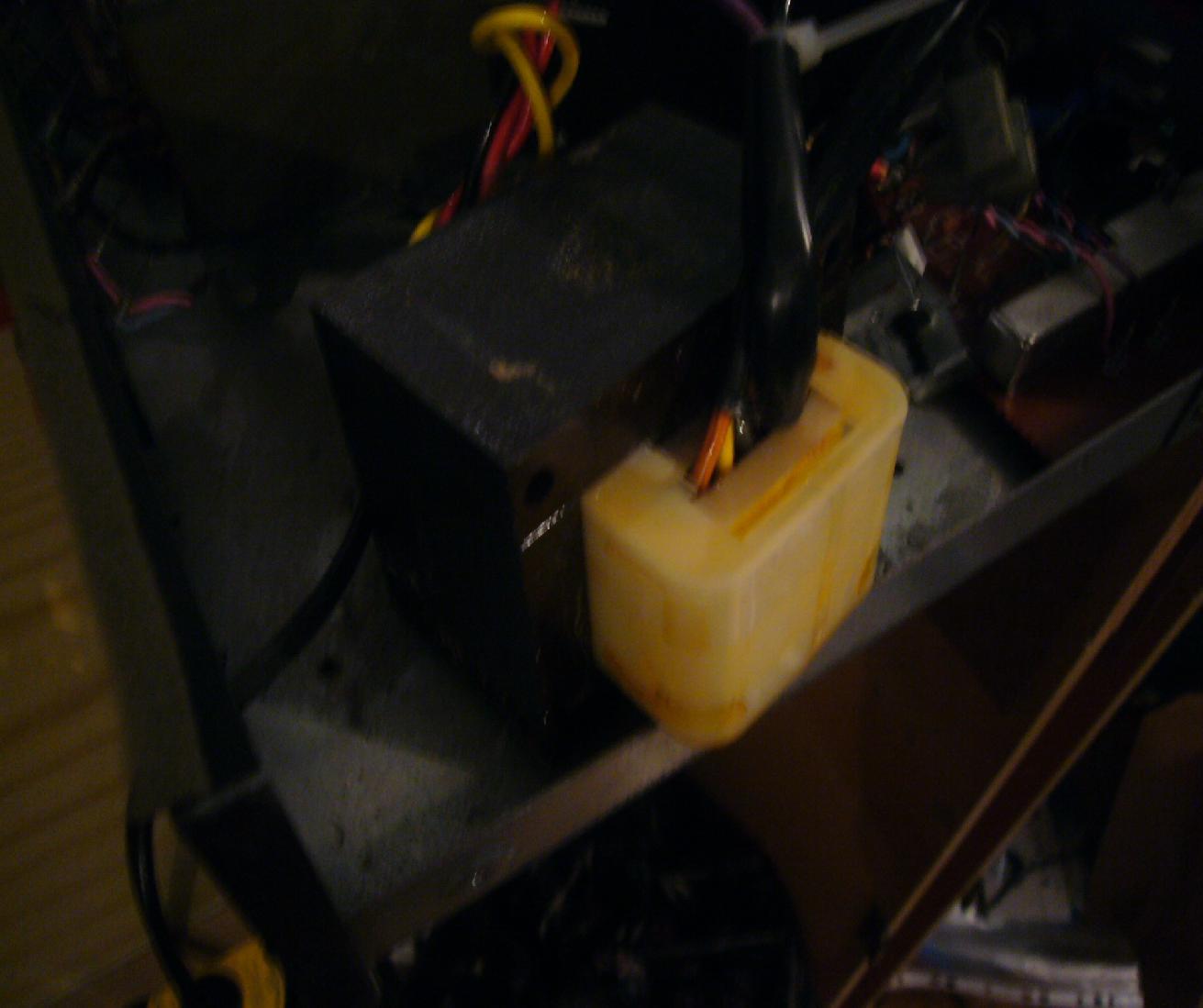 wzmacniacz sanyo dca 3510 umarl chyba?? moze ktos wie??