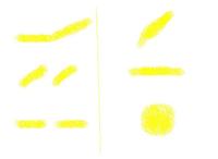 Strumienie światła mijania w samochodach i motorach.