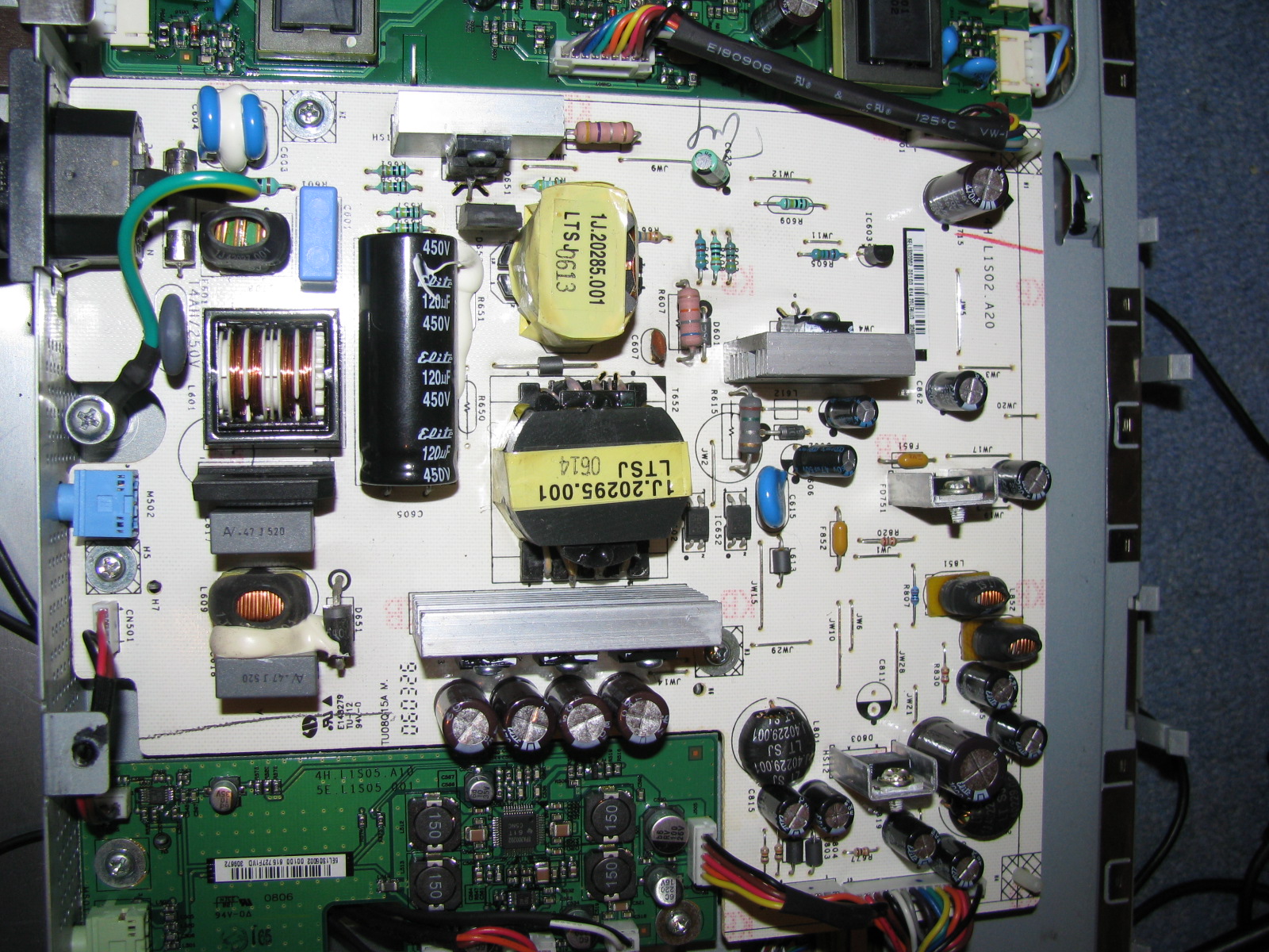 Monitor HP F2105 wyłącza się po 2 sek. elektroda.pl