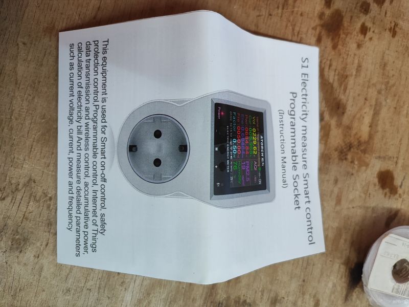 S1 Energy Meter Instruction Manual Instruction manual for the S1 plug-in energy meter with socket and LCD screen.