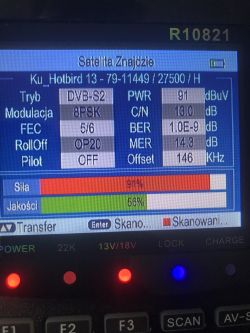 Ekran urządzenia do pomiaru sygnału satelitarnego z widocznymi parametrami