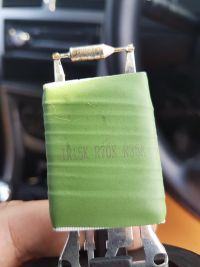 Peugeot 307 - Resistor from the supply cables began to heat up.