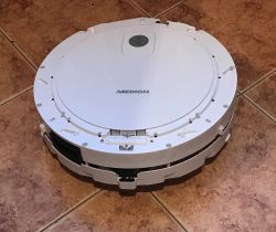 Wnętrze odkurzacza smart/robota sprzątającego z WiFi Medion 13277