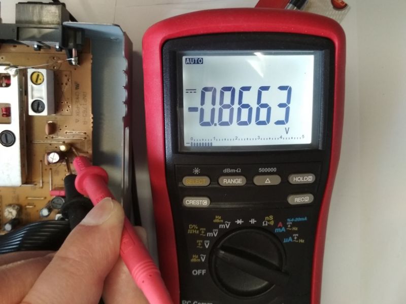 Tuner radiowy Pioneer F-204RDS, wnętrze oraz naprawa - przerywajacy sygnał FM