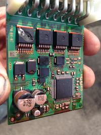 Identyfikacja elementu modułu klapy bagażnika BMW e65 - zdjęcie w załączniku